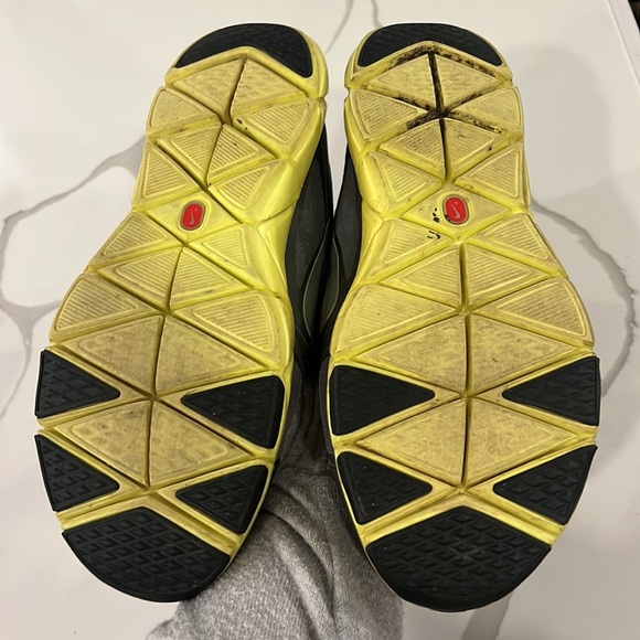 Nike free xt | size 8 grey & yellow - Picture 3 of 3